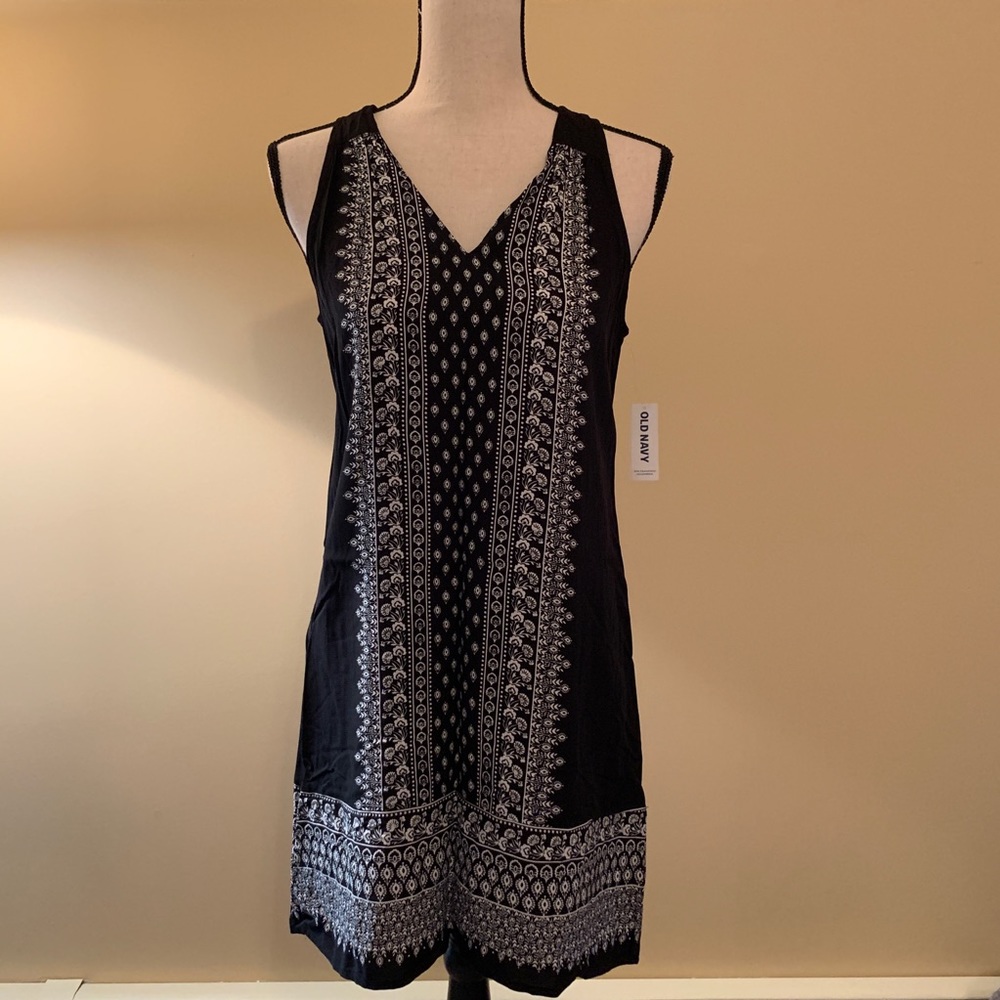 Sleeveless shift dress